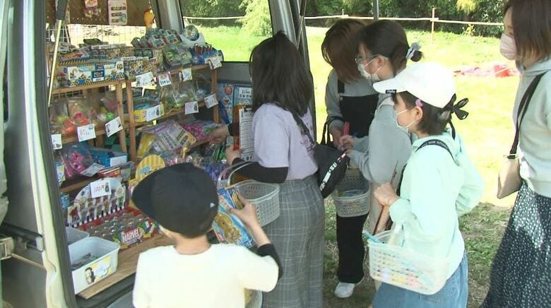 地域の親子が交流　母親たちが運営する「駄菓子屋カー」　コロナ禍の楽しみに【長野発】