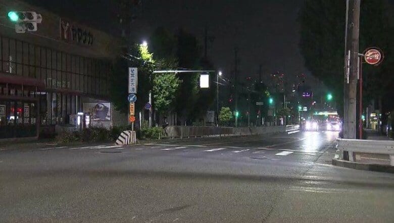 赤色灯つけサイレン鳴らすも…緊急走行中のパトカーが乗用車と衝突 事案対応のため出動していた警察官ら3人がケガ｜FNNプライムオンライン