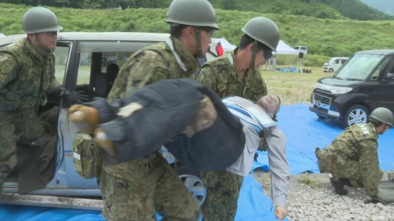 震度7の地震発生を想定…三重県尾鷲市で人命救助等の訓練 警察や自衛隊に加え 地元の建設業者も連携｜FNNプライムオンライン