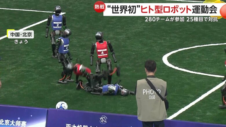 サッカーの試合でバタバタと倒れていく選手たち②