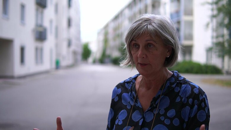 ウルマンさんは1990年代に”女性の街”の建築を行った