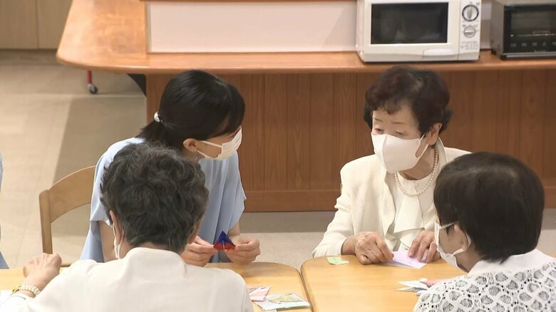 原爆養護ホームで入園者と交流された