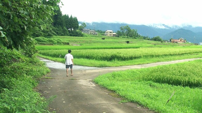 3人が走りだした三叉路