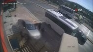 車の修理工場で男性が地面のミゾに落下　姿を消すも「タイヤがあってラッキー」ケガはなし　トルコ
