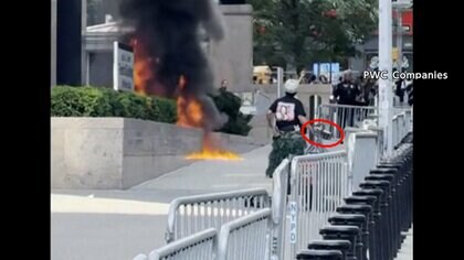 ニューヨークのICEが入るビル放火の一部始終…大きな爆発音も　元アメリカ陸軍所属の男を拘束　移民政策に反発か