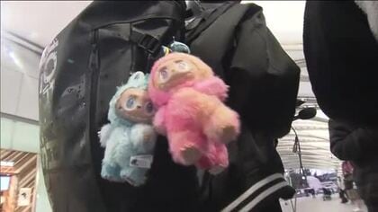 “推し”がそばにいる安心感　なぜ「ぬい活」にハマるのか！？　経済をも動かす一大ブームに