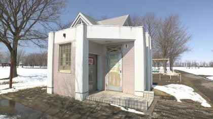 【トイレ破壊】釧路市の公園で男子トイレの窓ガラス、バリアフリートイレの扉、水道メーターが壊される_警察が器物損壊容疑で捜査〈北海道〉
