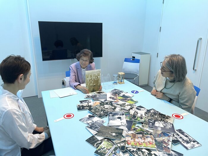 ふきさんがライフストーリーを参加者に語る 写真提供:一般社団法人ダイアローグ・ジャパン・ソサエティ