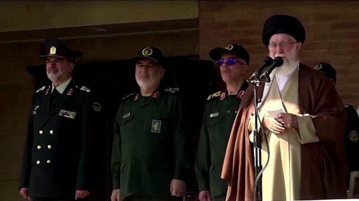 イランの最高指導者・ハメネイ師は攻撃への関与を否定したが、ハマスを称賛(テヘラン・10月10日)