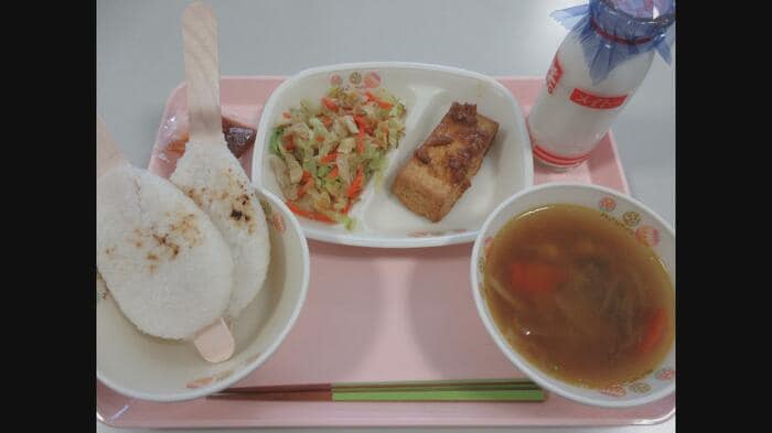 五平餅給食(提供・松本市学校給食課)