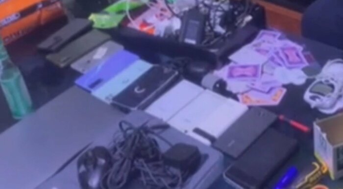 強盗事件で押収されたスマホなど