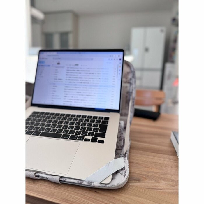 このパソコン1台で仕事も発信もしている