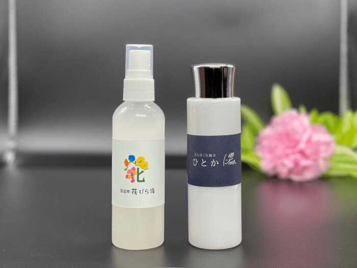 左:園芸用「花びら液」 右:化粧水「ひとか」