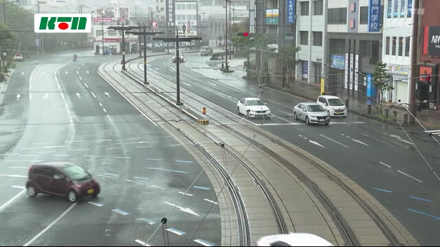 JRなど鉄道の復旧見通し立たず、空の便と海の便は終日欠航 路面電車は午後にも運行再開へ【長崎】