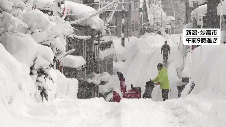 「年末寒波」29日までピーク予想…日本海側で積雪急増の恐れ　新潟県で車が見えないほどの積雪　青森空港では一面ホワイトアウト　年末年始の交通障害など警戒｜FNNプライムオンライン