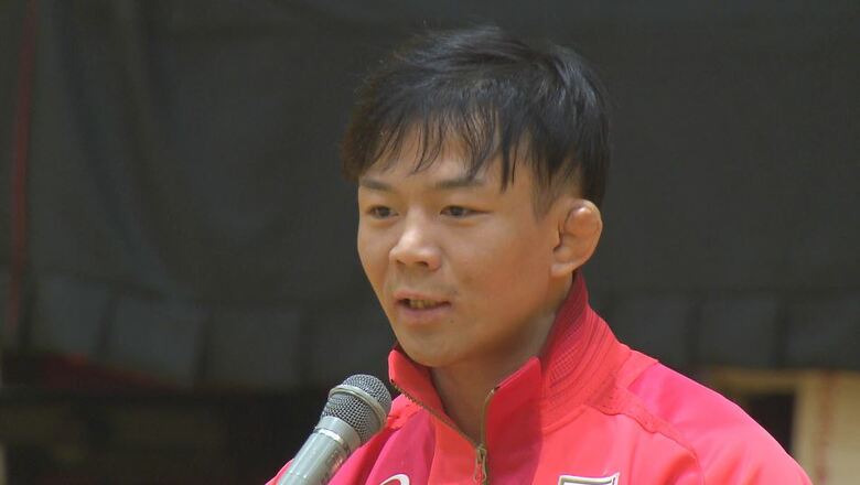 東京五輪で代表入り逃した悔しさバネにパリで「金」　レスリング樋口黎選手「夢に向かって挑戦し続けて」と子どもたちにエール｜FNNプライムオンライン