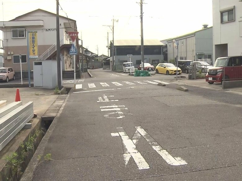 コミュニティバスが交差点で軽乗用車と出合い頭に衝突 79歳女性客が軽傷か 軽のほうに一時停止の標識｜FNNプライムオンライン
