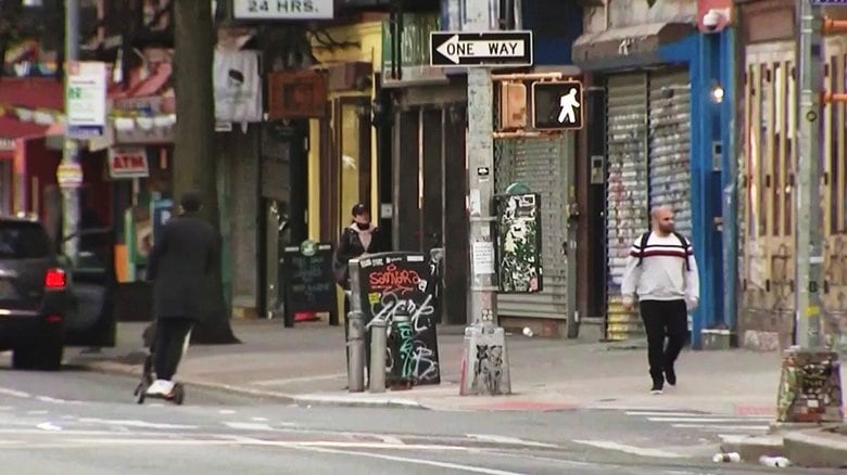 休業を余儀なくされた店舗が並ぶ
