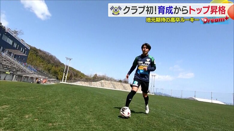 ドリブルをする馬越晃選手