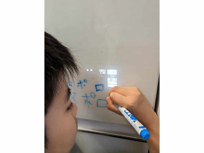 お絵描き中の息子さん