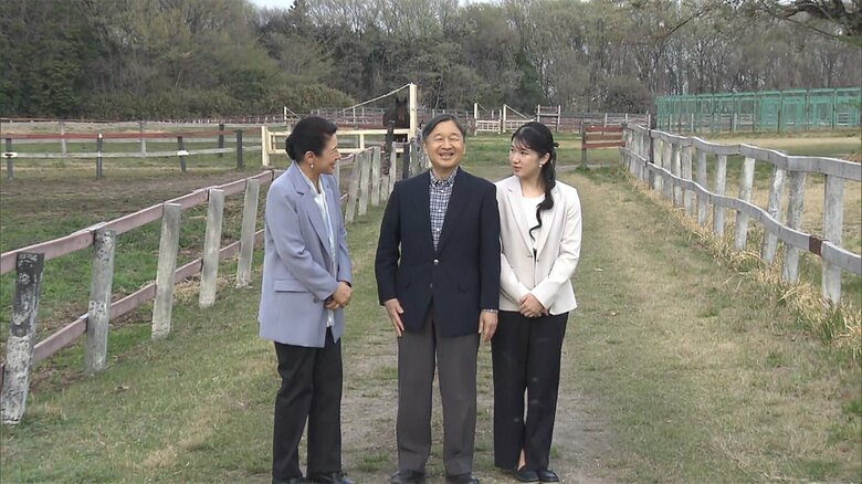 突然のハプニングに、両陛下、愛子さまから笑顔があふれる散策となった。