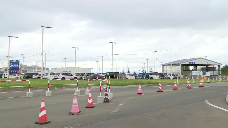 空港からやや離れたC駐車場も現在の5倍の2500円に