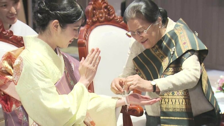 ラオス伝統の幸せを祈る「バーシー」の儀式に臨まれた