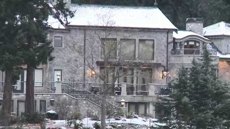 メーガン妃が暮らしているとみられる豪邸を海上から緊急取材 エリザベス女王も今後の2人に関する声明を発表