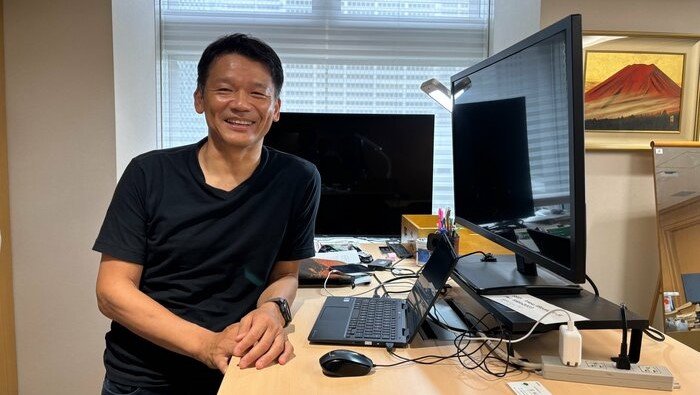 「スマホで都民とつながる」と語る宮坂学副知事