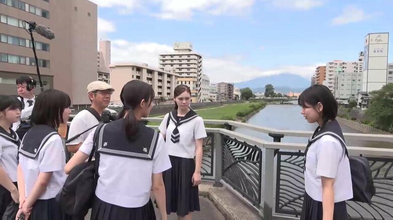 岩手山を背景にしたシーンの撮影風景
