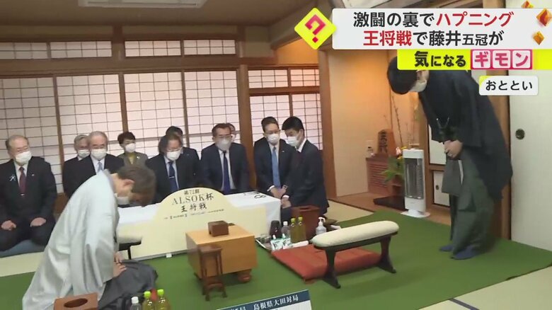25日、藤井五段が会場入り