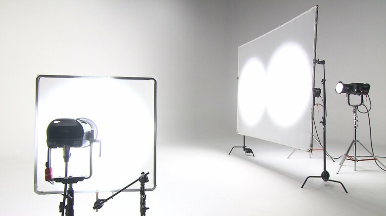 東宝スタジオには11スタジオある  もっとも消費電力が大きいのは照明