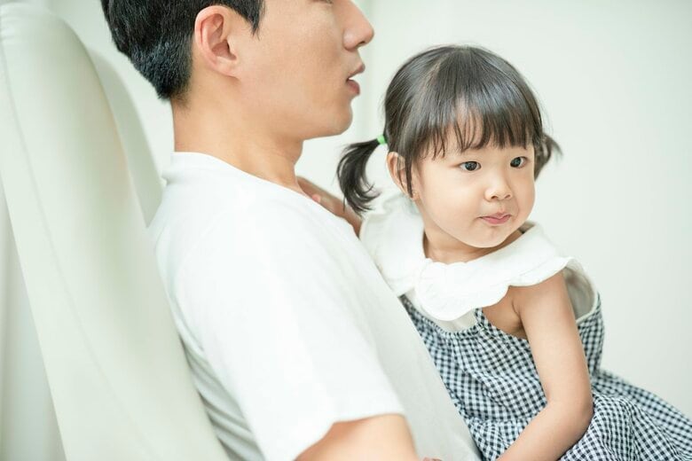 親子のスキンシップは子どもの自律神経も整う（画像：イメージ）