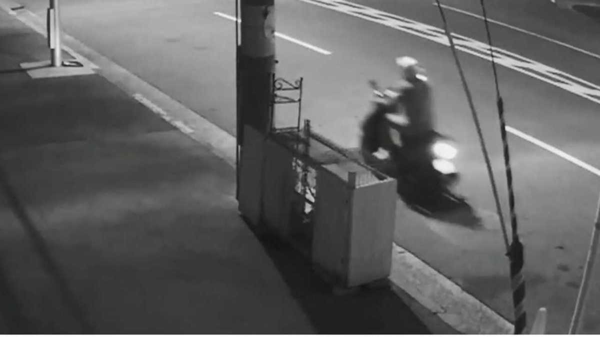 警察署逃走男に 似た男がいる でパトカー追跡 バイク事故で 別人 死亡