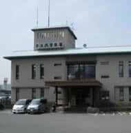 深夜1時半ごろ…ゴミ出ししようと玄関出た瞬間に背後から襲撃　75歳女性が男2人組に襲われる　口ふさがれ室内を物色される　1人はバール所持　奈良市