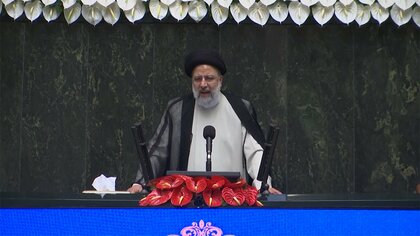 イラン新大統領に反米保守強硬派のライシ氏が正式就任