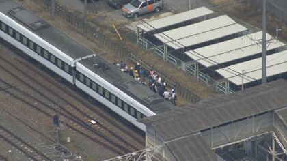 【速報】4人が特急列車と接触し重体　線路での除草作業中に　全員が意識不明　1人は列車とホームに挟まれたまま　東武日光線・新鹿沼駅