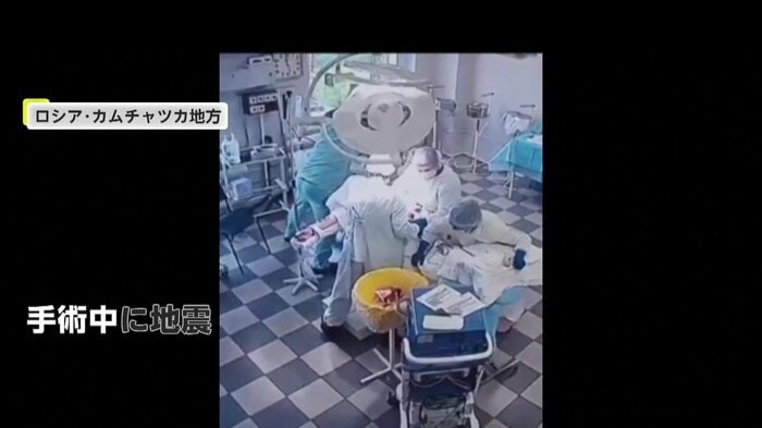 強い揺れに襲われる手術室