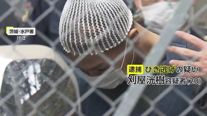 警察官に連行されていく刈屋洸樹容疑者