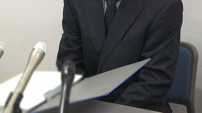 男性は整備工場のクレーンで吊り下げられるなどしたと主張