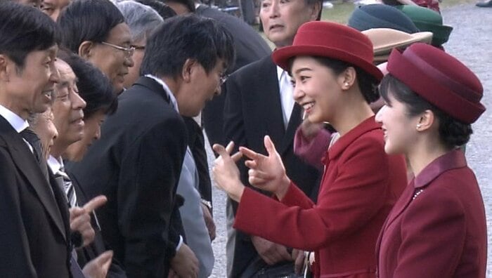 全日本ろうあ連盟・石野富志三郎元理事長夫妻と手話で懇談される佳子さま