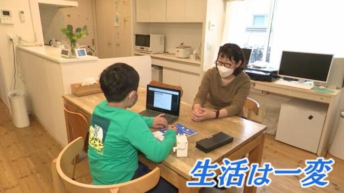 自宅で9歳の次男と