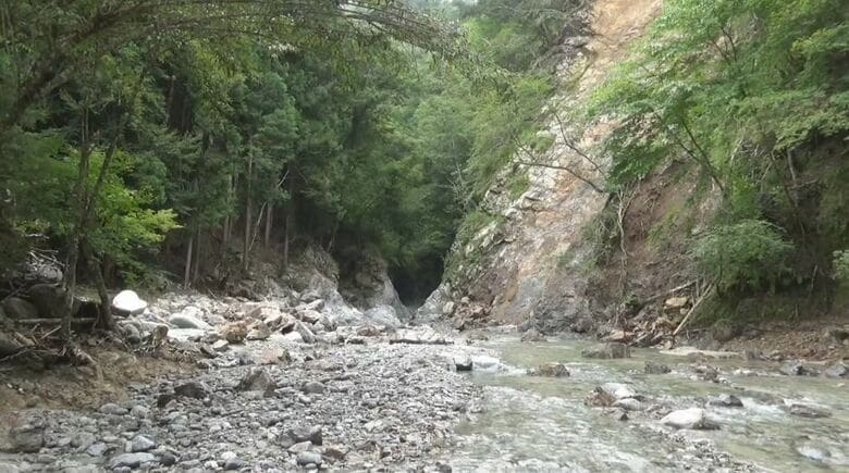 滝つぼに転落して溺れたか　愛知県の69歳男性が死亡　仲間3人と沢登り中に｜FNNプライムオンライン