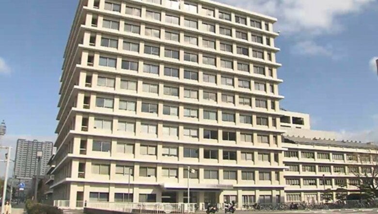 フォークリフトの下敷きになり作業員死亡　最大荷重超えるコメ袋積んでいたか　米卸業者を書類送検　広島｜FNNプライムオンライン