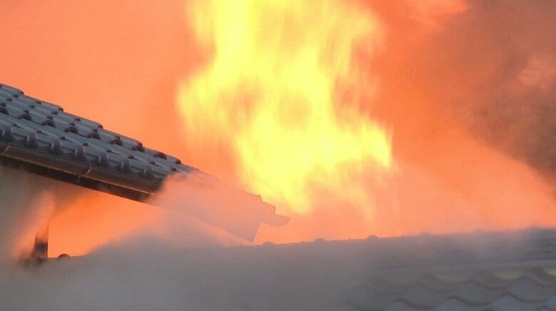 長野県飯田市で住宅火災　消火活動続く｜FNNプライムオンライン