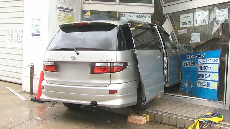 「アクセルとブレーキ間違えた」ガソリンスタンド事務所に80代男性運転の車突っ込む…新潟県内の“踏み間違い事故”は去年35件うち22件が高齢者｜FNNプライムオンライン