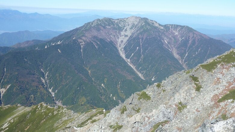 下山中に転倒　埼玉県の74歳女性をヘリコプターで救助　左足骨折で重傷の模様　南アルプス仙丈ヶ岳で遭難｜FNNプライムオンライン