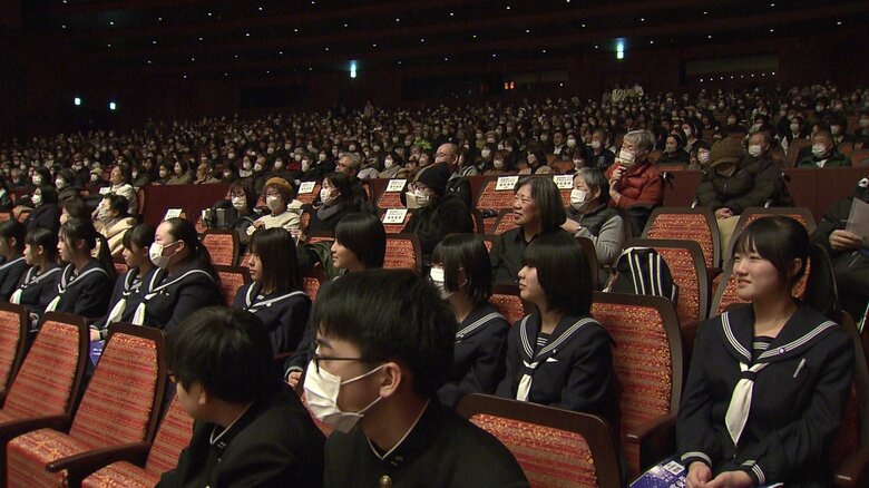 会場に訪れた多くの観客