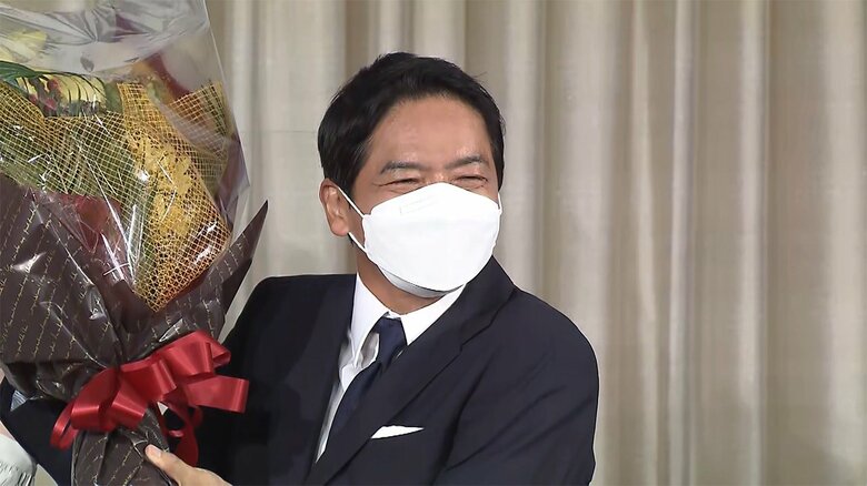 横浜市長選 新人の山中竹春氏(48)が当選確実
