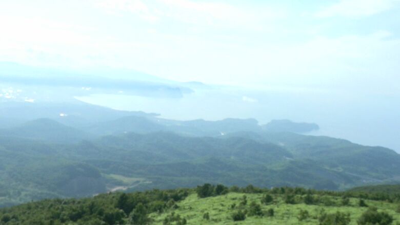 山頂から見渡す限り360度、北海道の自然が広がる